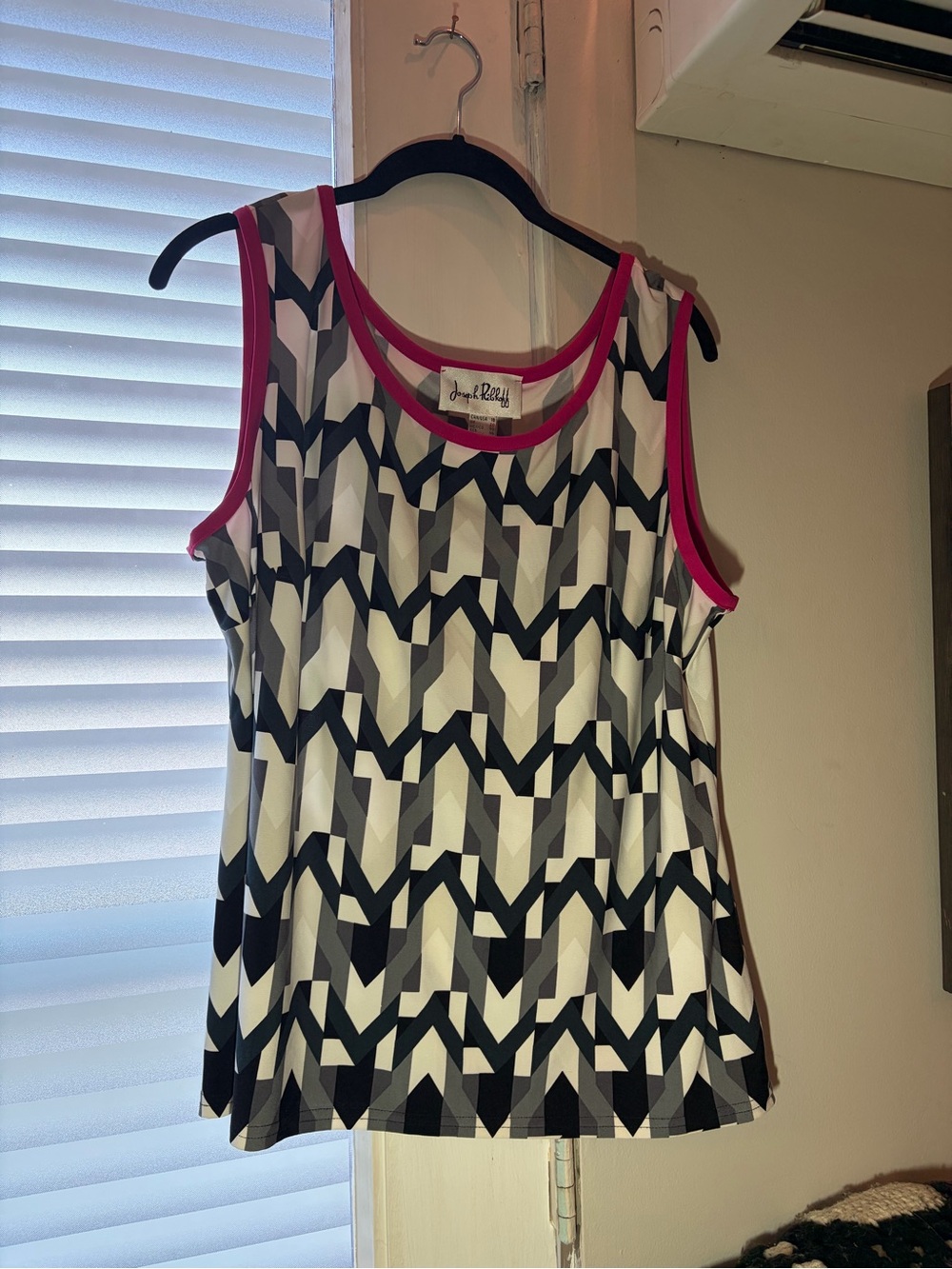 Joseph Ribkoff sleeveless Geometric Tank Top - Black/White with Pink Trim M7